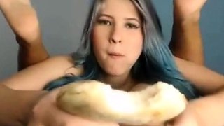 Flexible Babe sucks her own pussy on cam
