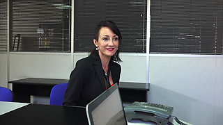 The Mature Woman Gets Sodomized in the Boss's Office