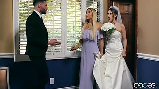Bride to be enjoys one last lesbian play before getting married