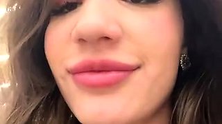 Shy_priincess masturbates in public toilet