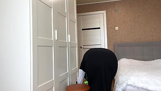 Arab Wife in Hijab Found a Sex Toy While Cleaning and Got Horny