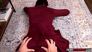 Stepson finger pounded hottie mommy stepmom