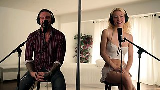 Sue Diamond blonde babe got licked on her cunt