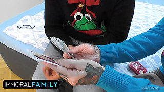 Card Games Turns Ino Taboo Anal Creampie Threesome For Squirt Machine Maddy Black On Christmas Eve - Immoral Family 4k