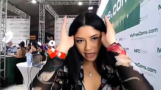 Amateur hottie solo masturbation