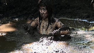 Amateur Outdoor Brunette Masturbates