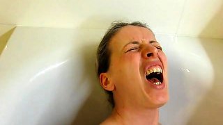 Justyna masturbation and orgasm at the bath