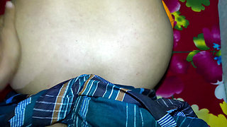 I inserted my penis into the hole in the big-assed aunt's ass and fucked her as I wanted.