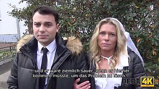 Debt4k. der bräutigam beobachtet, wie seine braut xxx mit einem anderen mann hat