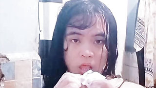 Filipina Babe Plays While on Secret Video Call