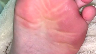 Flexible foot fetish masturbating with feet and hands