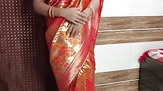 Banarasi Sari Mein Sundar Bhabhi Ki Hindi Awaaz Mein Pehla Baar Chudai