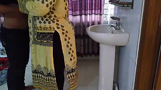 Pakistani Aunty Fucked by Neighbor Hot Guy When She Was Ready for Go to Meet with Her Ex Boyfriend