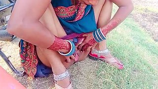 Desi Bhabhi Pissing in the Field