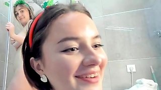 Take shower with these curvy lesbians