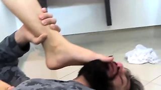 Fetish Place SHOW ME IF YOU REALLY LOVES WORSHIP WOMEN
