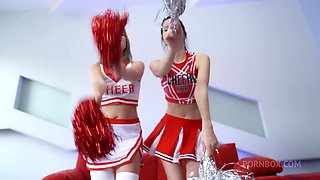 PISS + Hand in the ASS and 2 cocks in the pussy ! Triple Hard