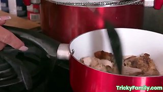 Big Ass dark haired Melissa Lynn punded in the kitchen