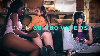 Mean Cheerleader Alexia Anders Exposed By Petite Paisley Paige Over Nerd Hentai Porn: Porn