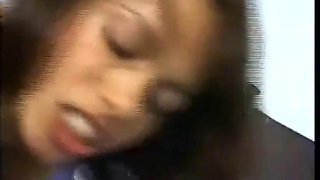 Hot little boss moaning and cumming giving the cusinho