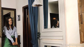 Stunner uses sex as cash