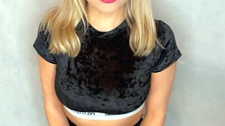 Masturbating loving babe solo toy plays with enthusiasm