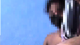 Big hand inserted in the pussy of village Bhabhi live hard fingerings