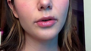 Young amateur teen in solo masturbation getting kinky