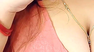 Nayi Naveli Dulhan Suhagrat Ke Agle Din Ghar Aye Husband Ke Friend Ke Sath Chudi...