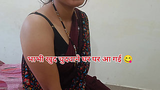 Sister-in-law herself came 😋 home to fuck, had sex with me, came after a long time and I fucked sister-in-law's waist tightly all day.