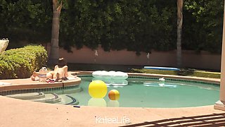 Katee Owen Pool 2 - Amateur sex