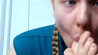 Lick Finger Feet While Make Ahegao!