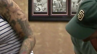 Tattooed artist seduced into a blowjob while tattooing him