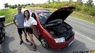 A hot chick is getting fucked in the car by her boyfriend