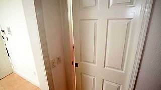 Lola Cheeks - Lolas’ Shower Seduction