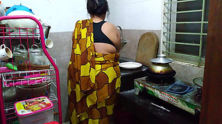 Desi Aunty Fucked by Stepson in Kitchen When She Cooking!