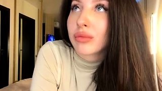 Cute amateur webcam teen girl toying pussy on webcam