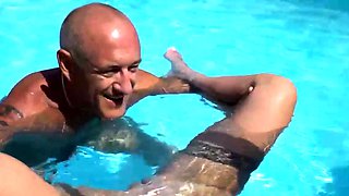 Old Man Fucking Big Ass Babe in the Pool