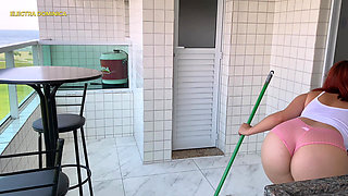 My Maid Bent Down to Clean and I Went Crazy, How Can I Resist This Ass?