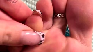 Amateur Foot Fetish Girlfriend Sucks and gives a Footjob