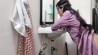 Muslim Girlfriend Ko Bathroom Me Piche Se Pakad Ke Pel Diya