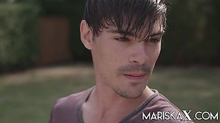 Watch cutesy Lucia Love's dirt