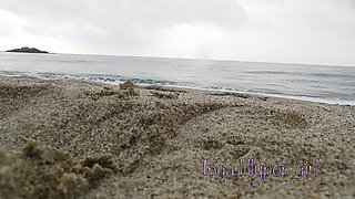 Teen Girl Masturbate on the Beach