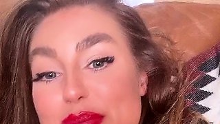 PUSSY BABE BRUNETTE masturbating
