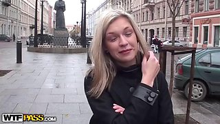 Hot anal fuck in a public toilet scene 1