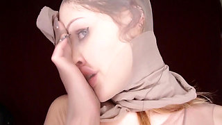 Diva del Tubo drives you crazy with her festival of nylon