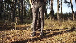 Girl Teases Her Big Cameltoe in Leopard Leggings Outdoors