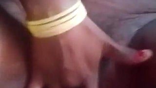Aunty Ki Gulabi Gulabi Chut Ka Maja De Rahi Hai