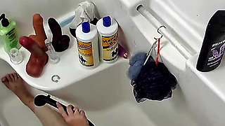 Pawg milf toys pussy in the shower