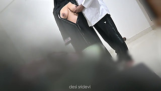 Doctor using hijab lady